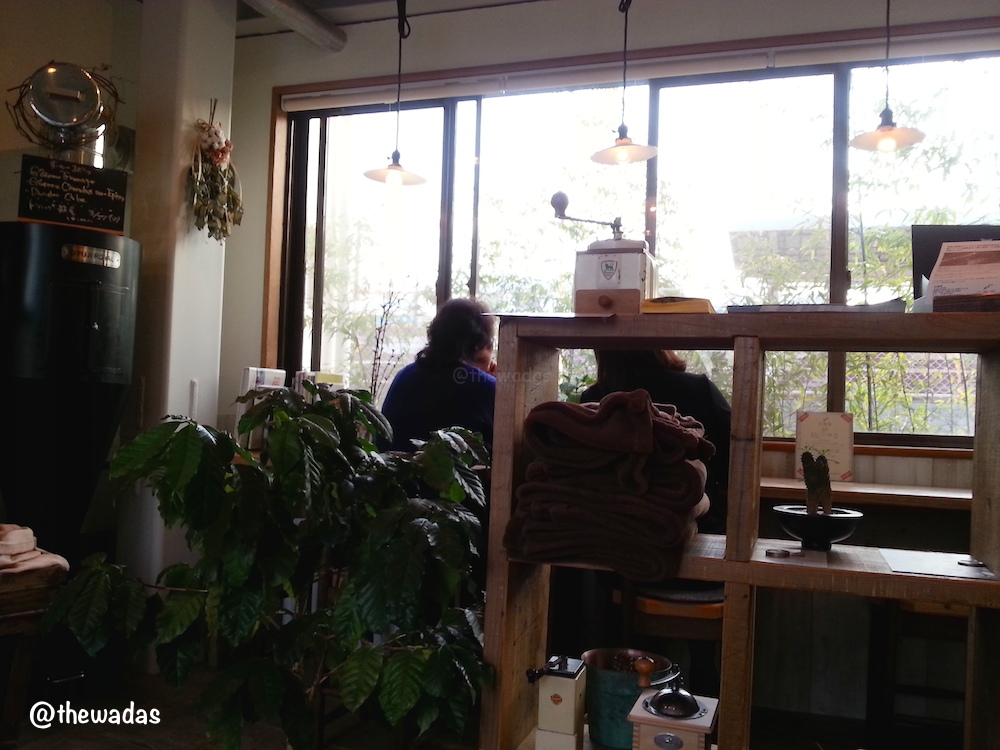 Tsuji Coffee: Cafe in Kasaoka City, facing the railway