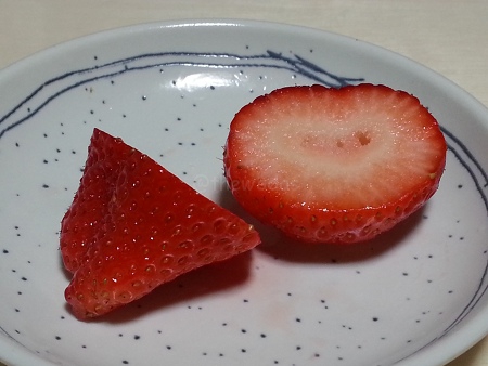 How to make strawberry sweeter - Cut into Half
