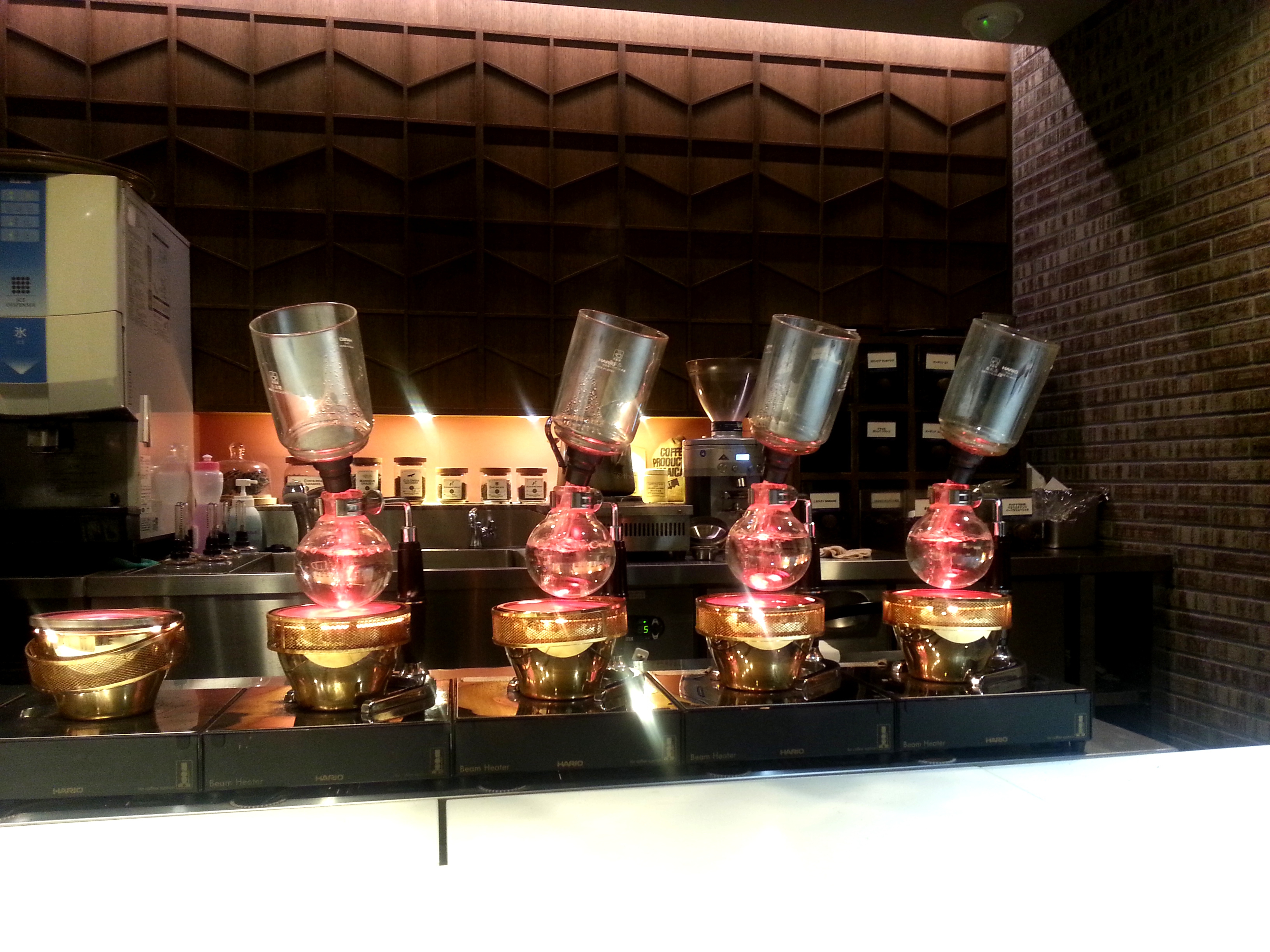 Kurashiki Coffee (????) - siphon coffee preparing