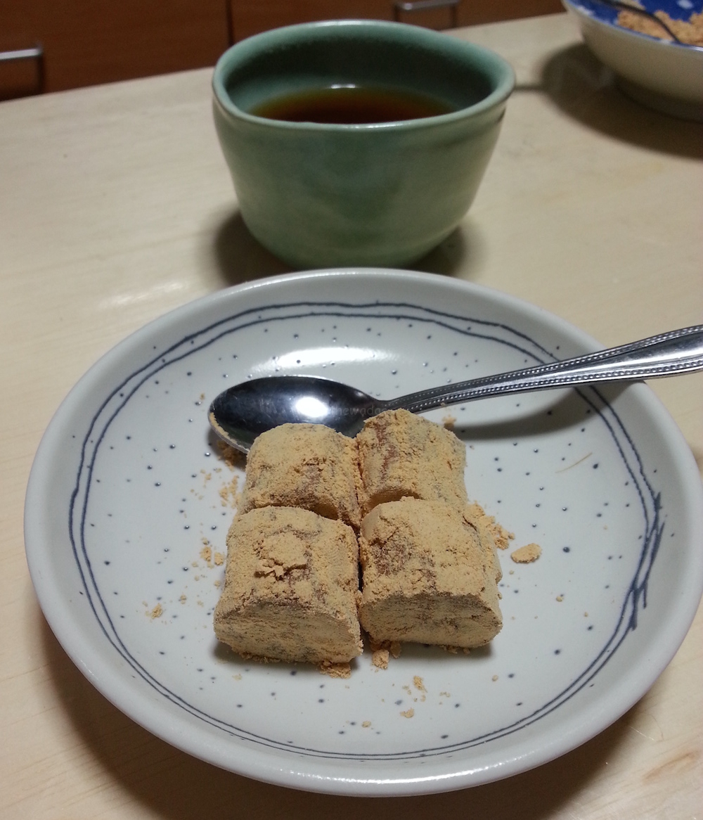 Kinako Bar with tea