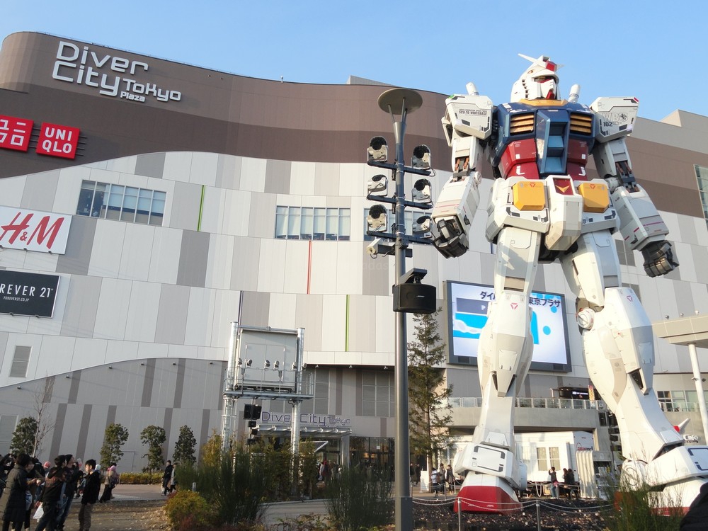 Life-Size Gundam Statue in Tokyo