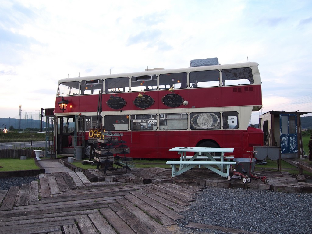 The Double-Decker Bus Cafe in Okayama: Montague