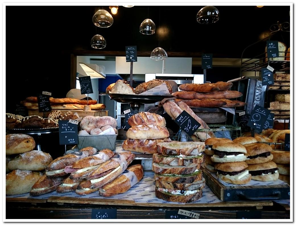 Bakery in Soja City; bonbon bread